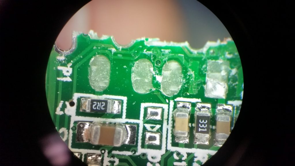 CUSTOM USB THUMB FLASH DRIVE DATA RECOVERY BY QUBEX DENVER 720-319-7239 BROKEN USB CONNECTOR THORN TRACES UNDER MICROSCOPE RESIZED